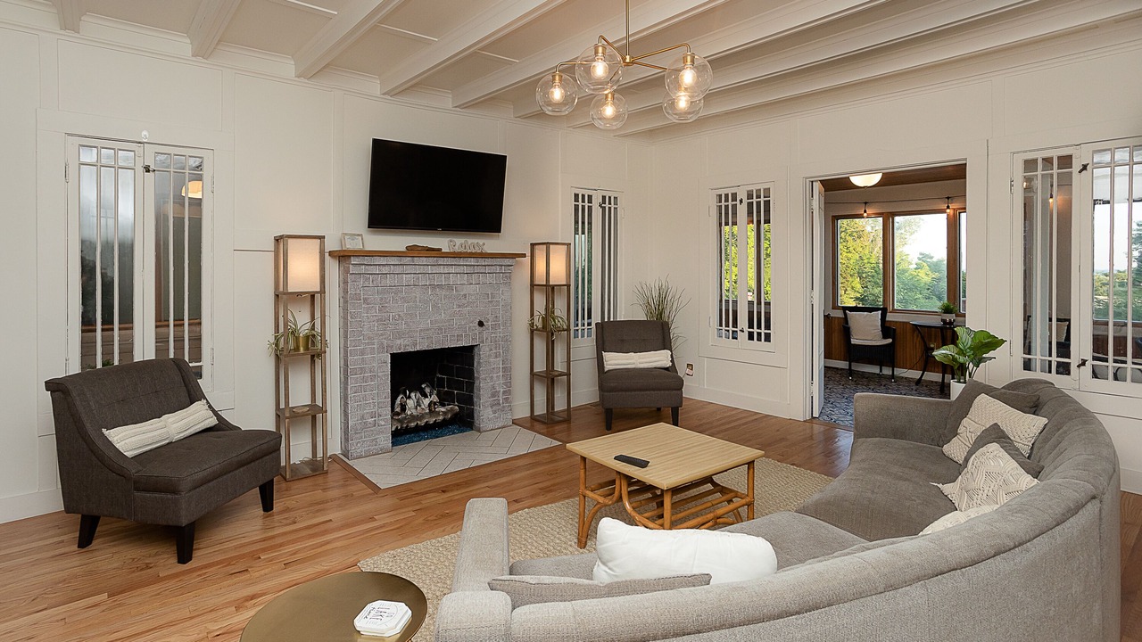 Photo of Livingroom in Michigan City