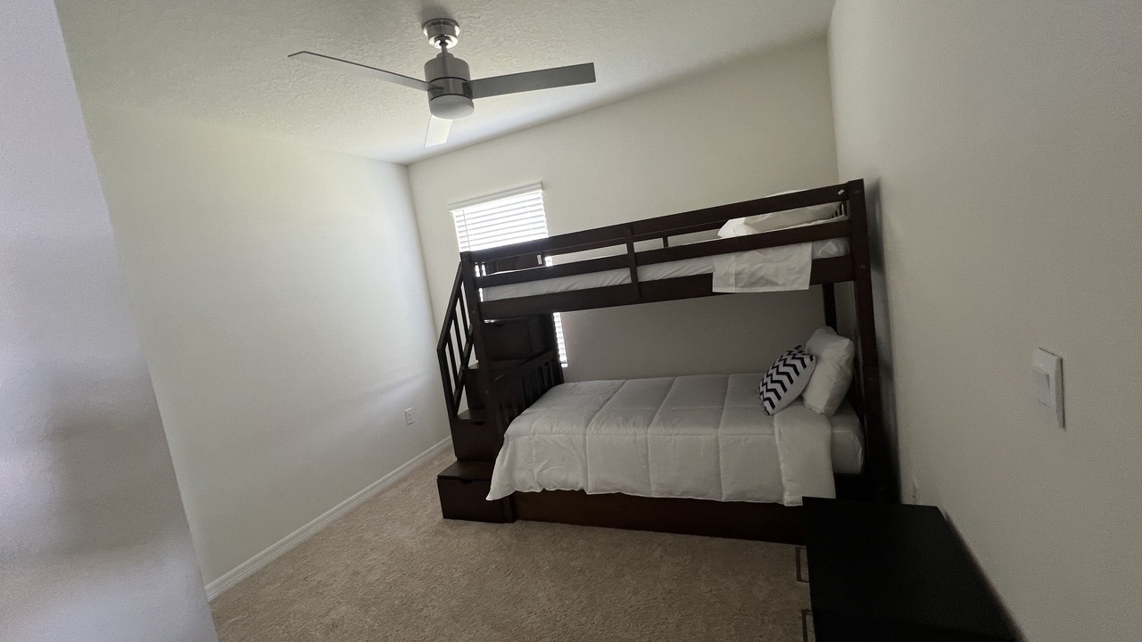 Photo of Bedroom in Cypress Gardens