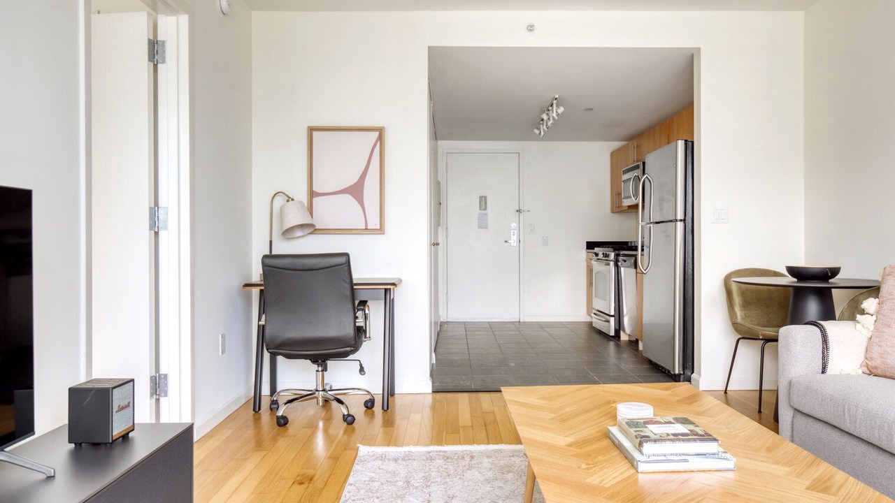 Photo of Livingroom in Hunters Point