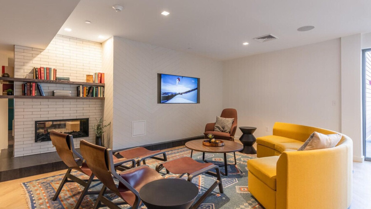 Photo of Livingroom in Newtonville