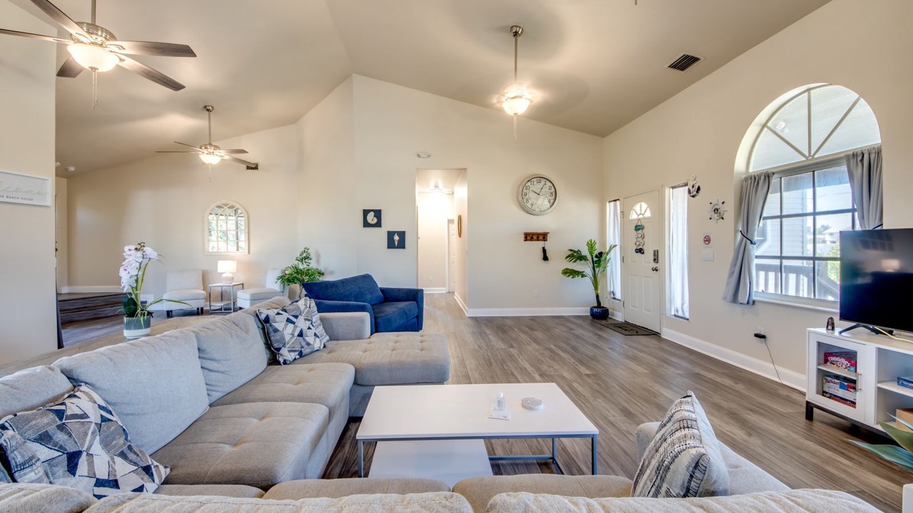 Photo of Livingroom in Laguna Shores