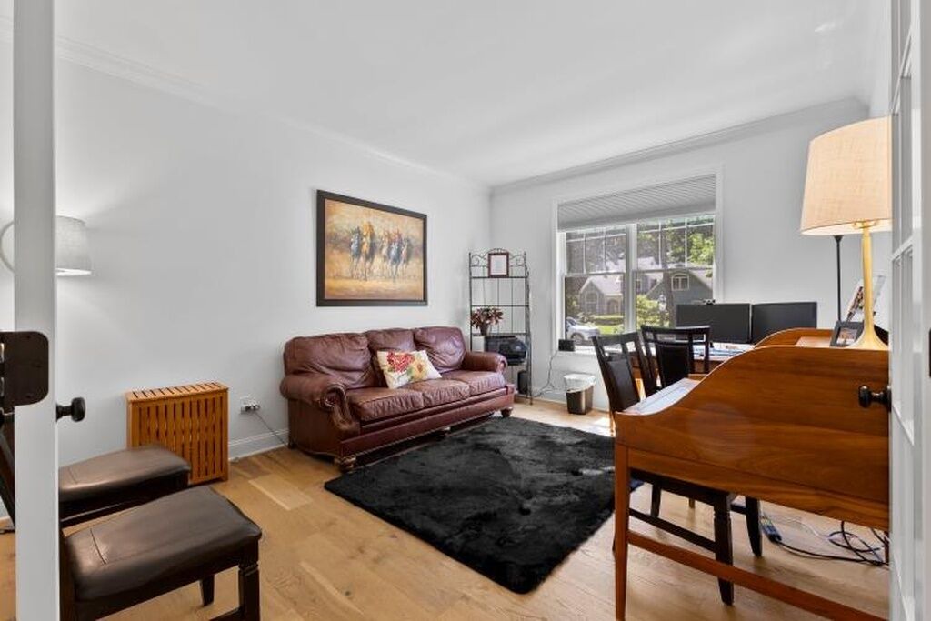 Photo of Livingroom in Saratoga Springs