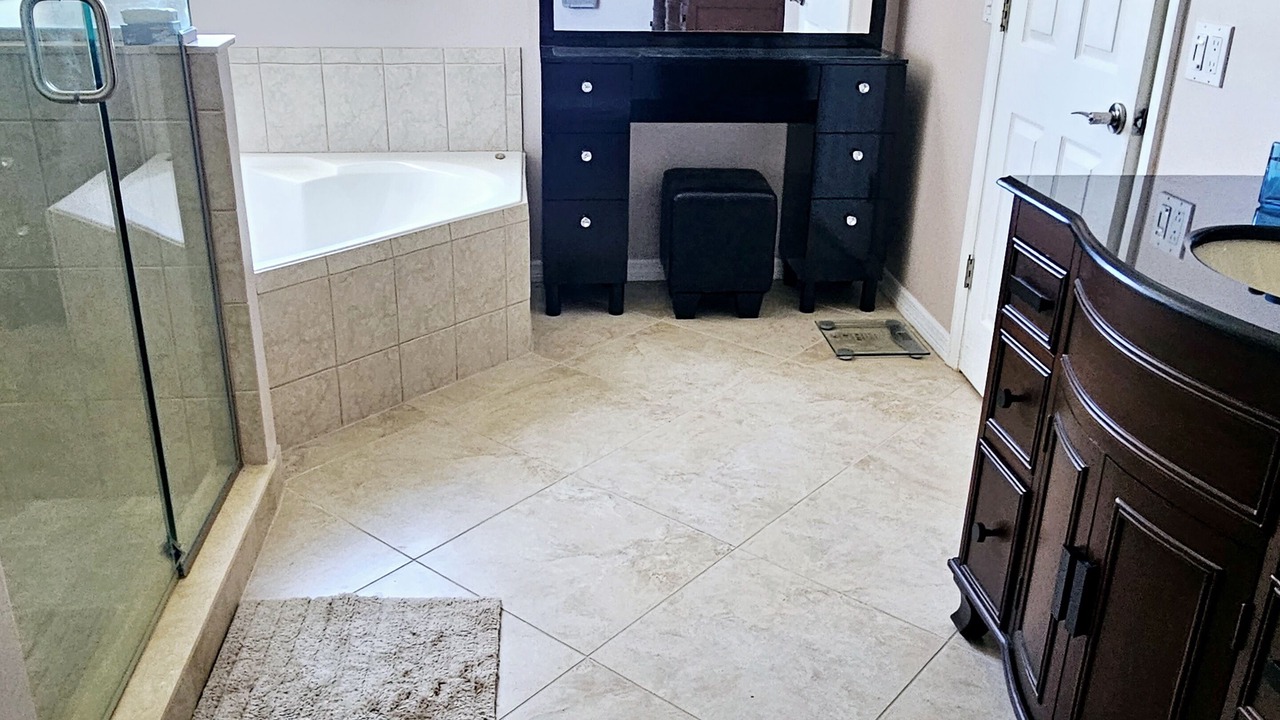 Photo of Bathroom in Laguna Shores