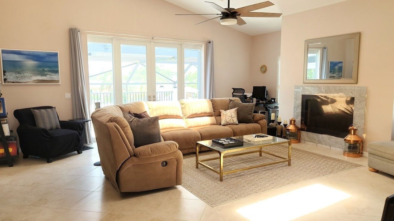 Photo of Livingroom in Laguna Shores