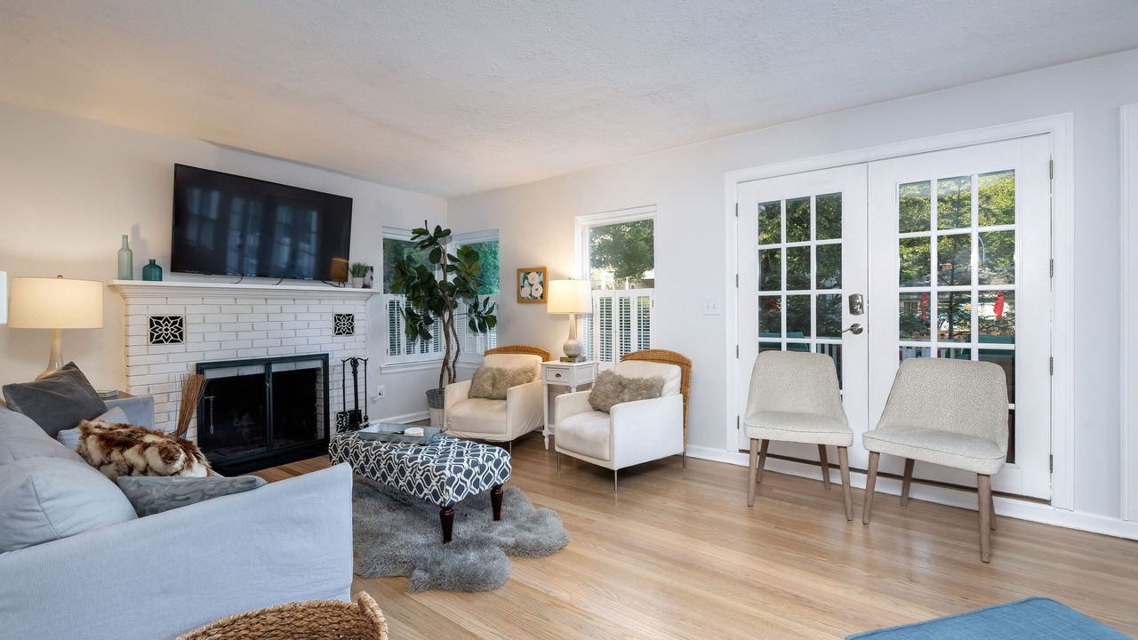 Photo of Livingroom in Miller Beach