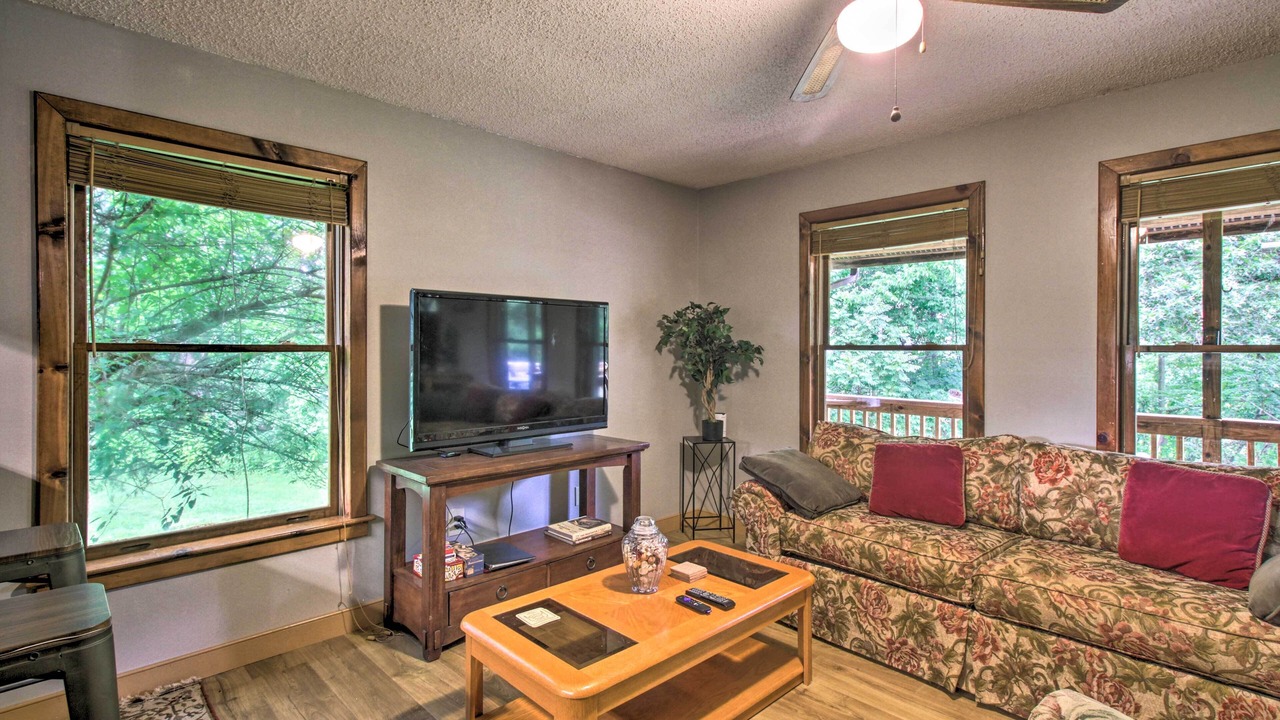 Photo of Livingroom in Weyers Cave