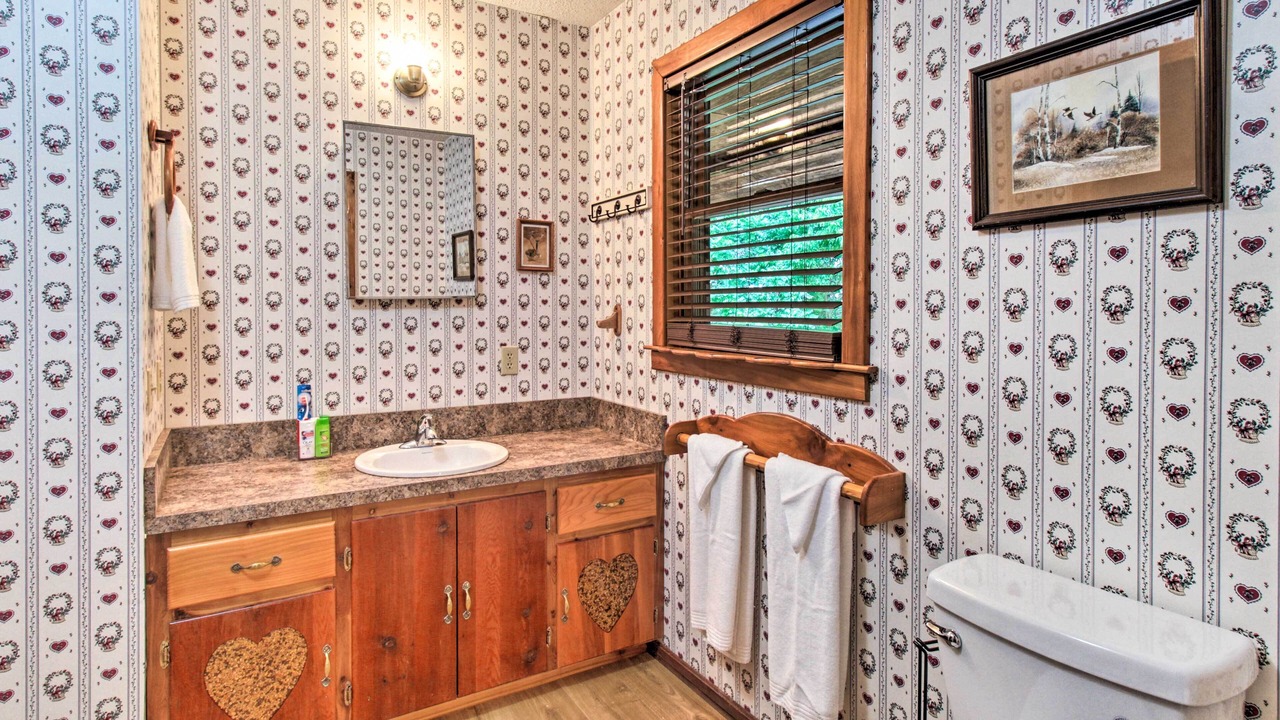 Photo of Bathroom in Weyers Cave