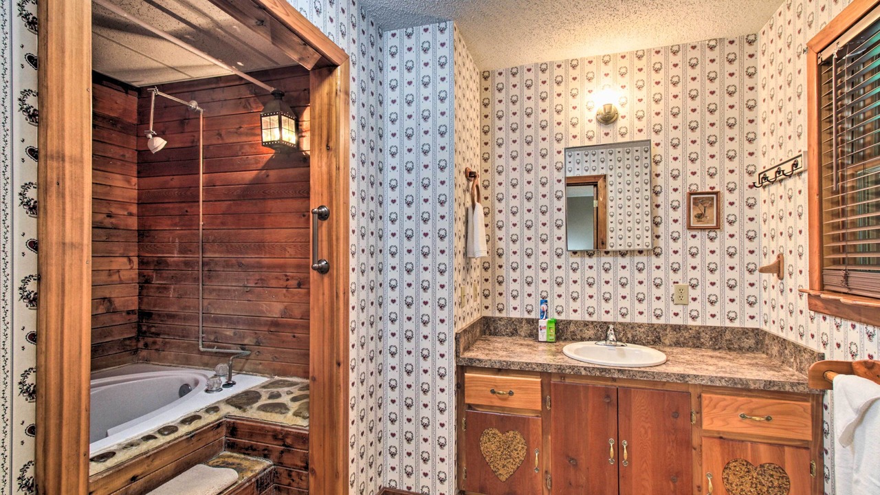 Photo of Bathroom in Weyers Cave