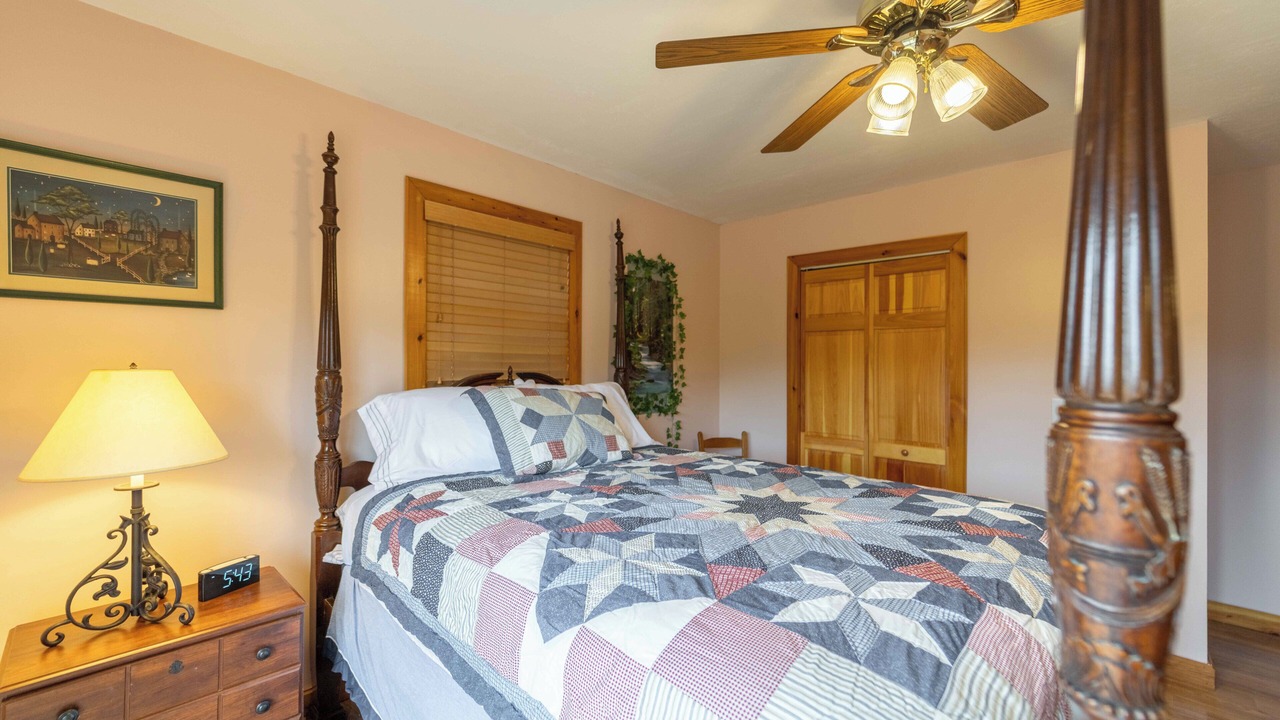 Photo of Bedroom in Piney Creek