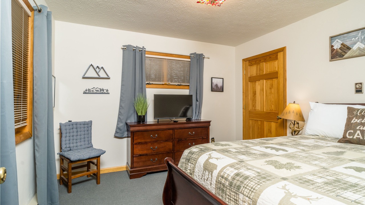 Photo of Bedroom in Massanutten