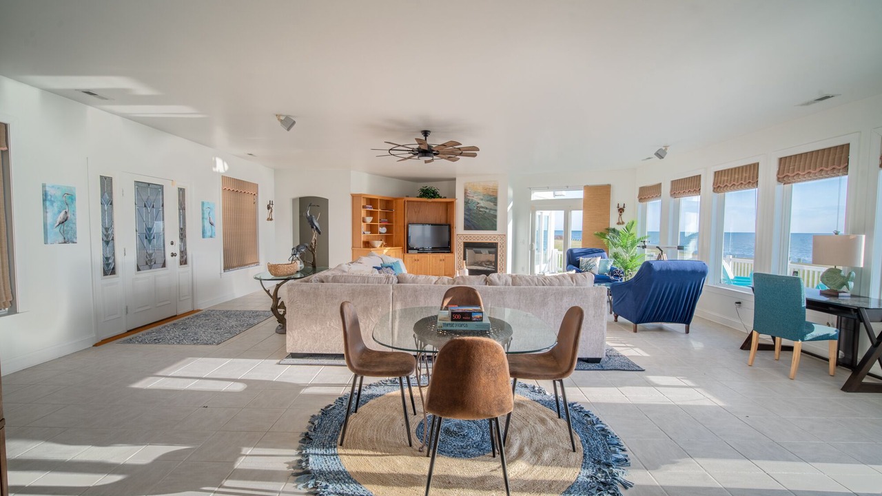 Photo of Livingroom in Davis Wharf