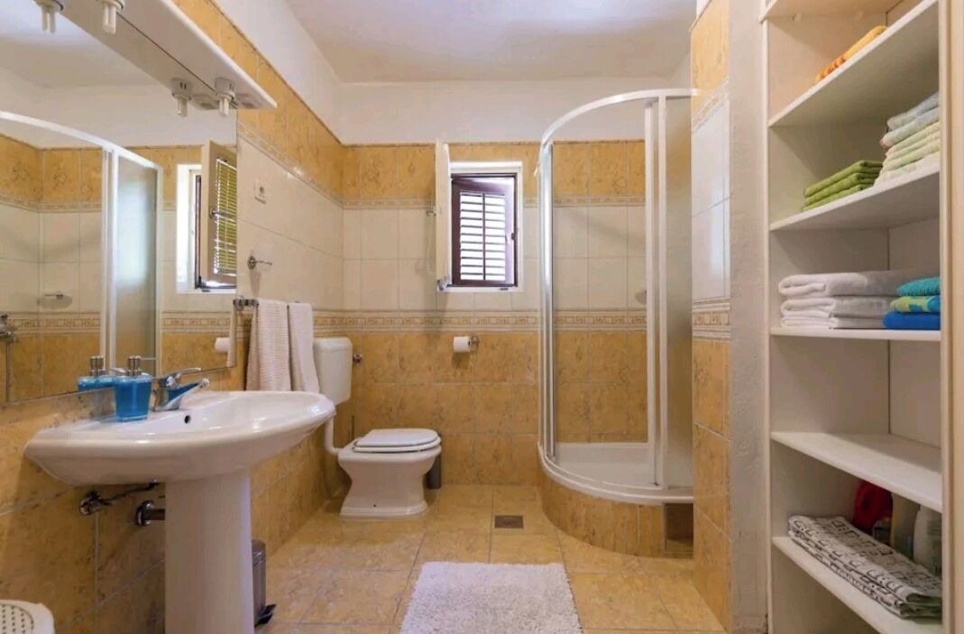 Photo of Bathroom in Srinjine