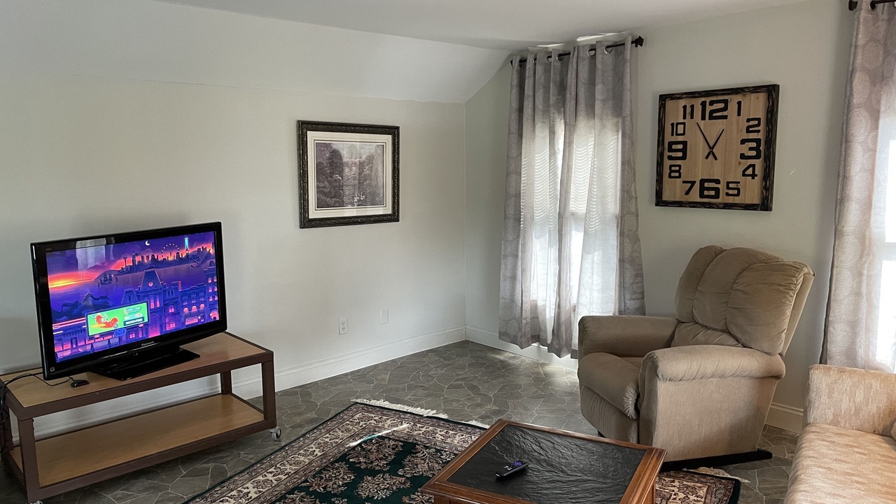 Photo of Livingroom in Baldwinsville
