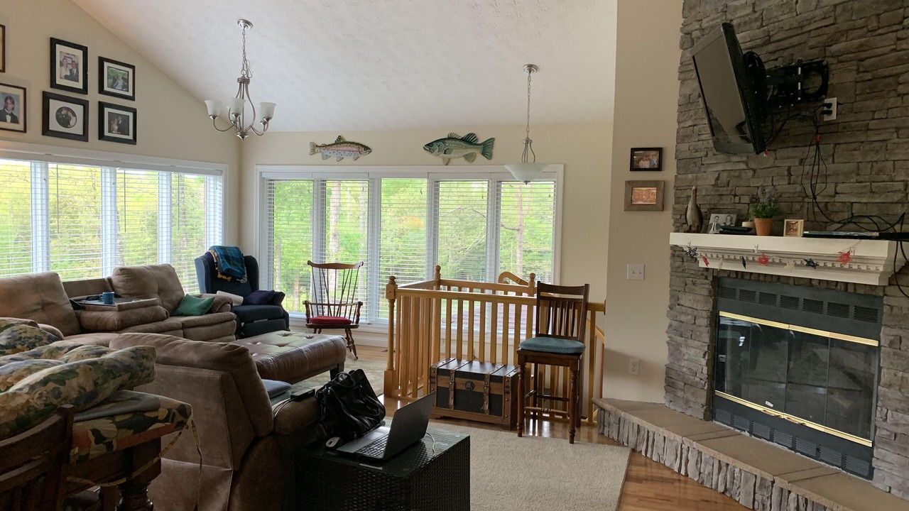 Photo of Livingroom in Falls of Rough