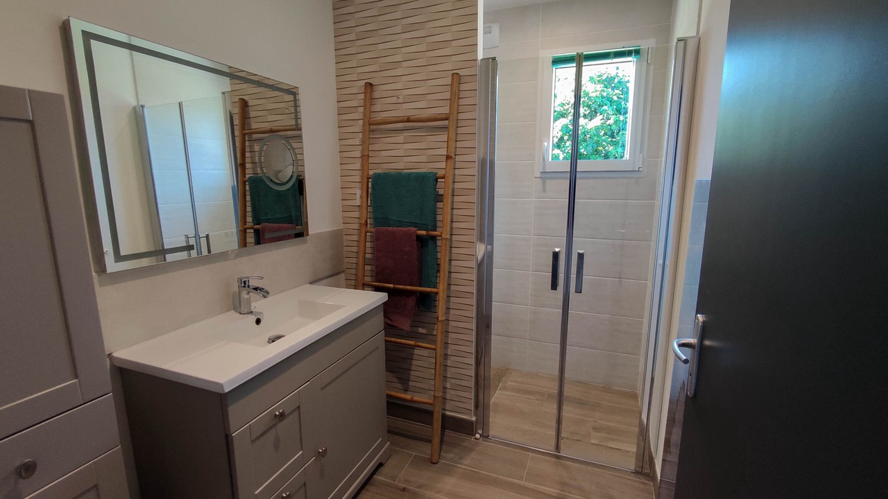 Photo of Bathroom in Plovan