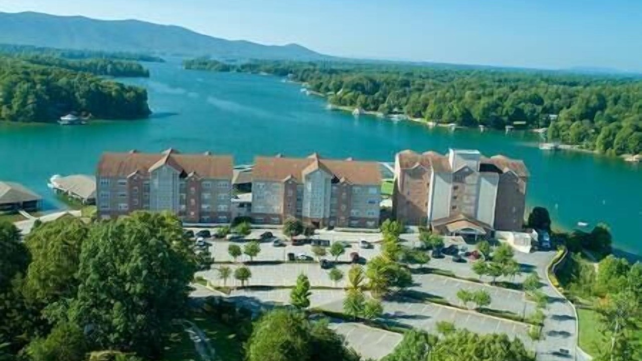 Photo of Others in Smith Mountain Lake