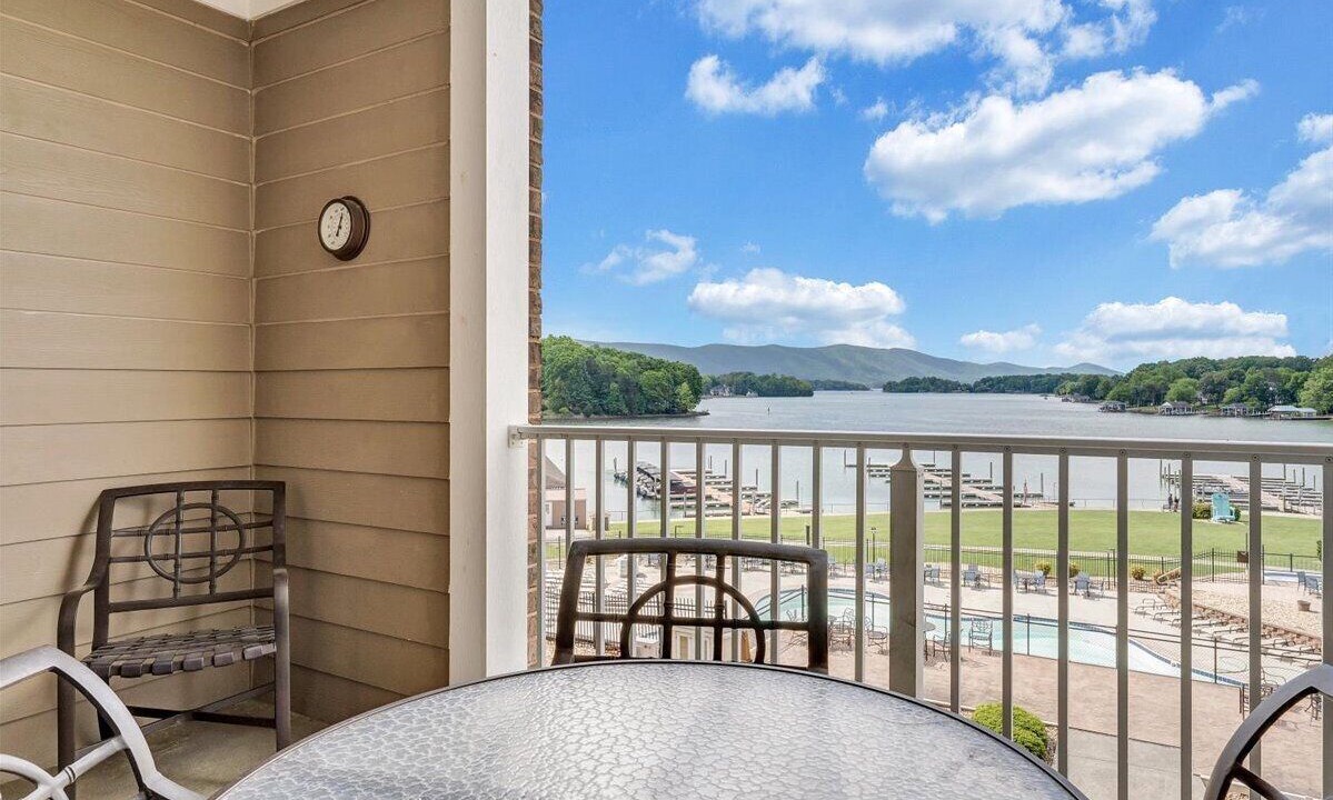 Photo of Others in Smith Mountain Lake