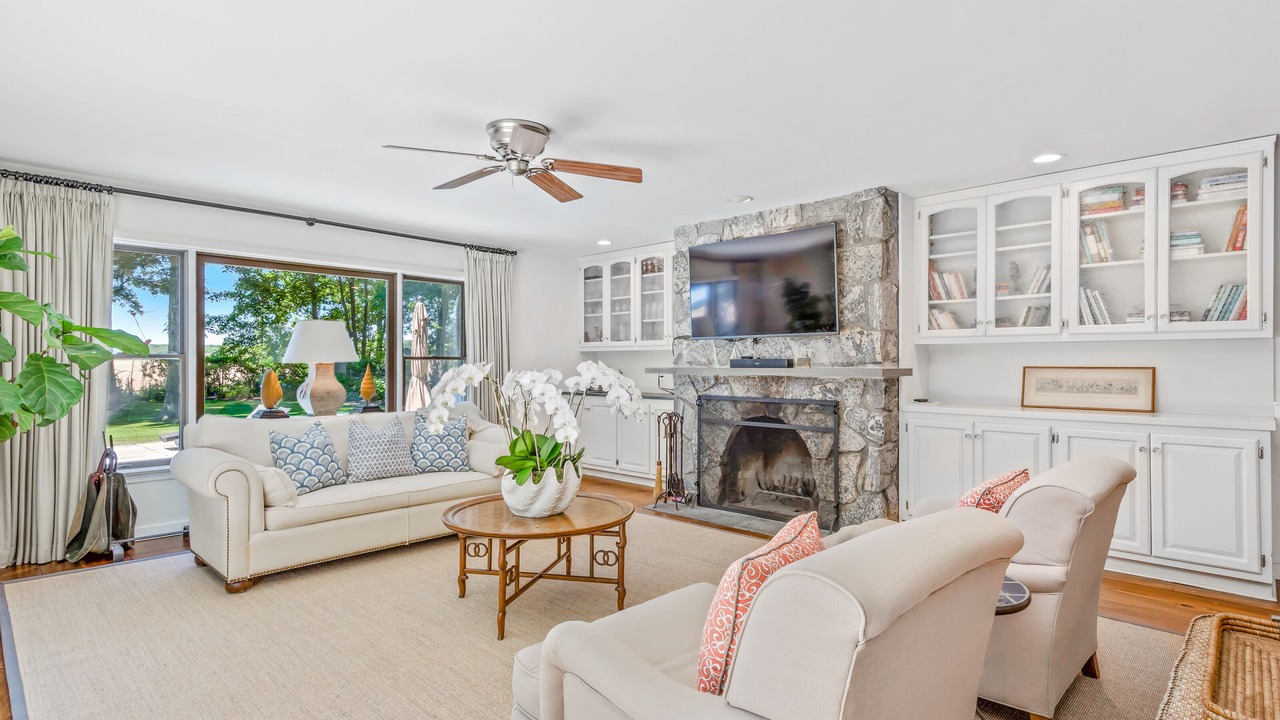Photo of Livingroom in Water Mill