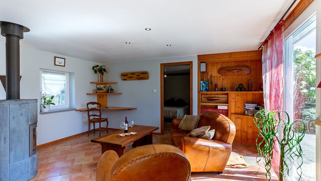 Photo of Bedroom in Coat-Meal