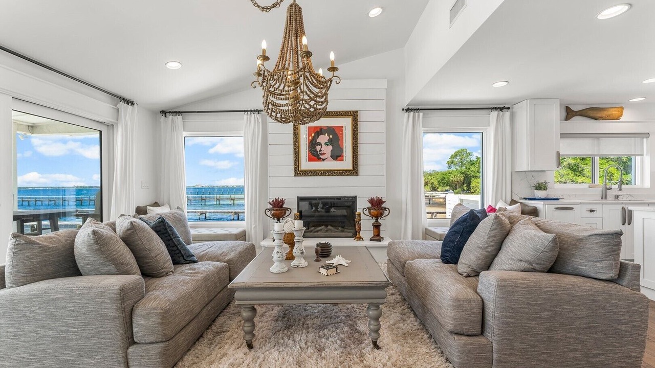 Photo of Livingroom in Gwaltney Estate