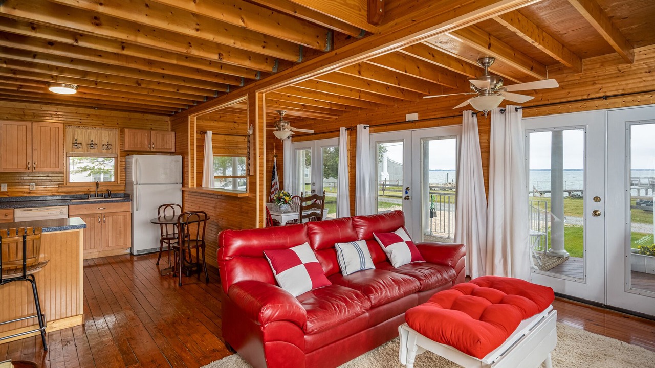 Photo of Livingroom in Deltaville