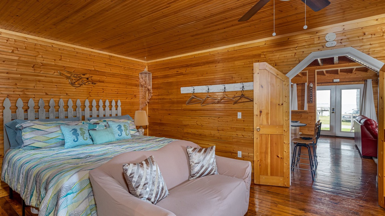 Photo of Bedroom in Deltaville