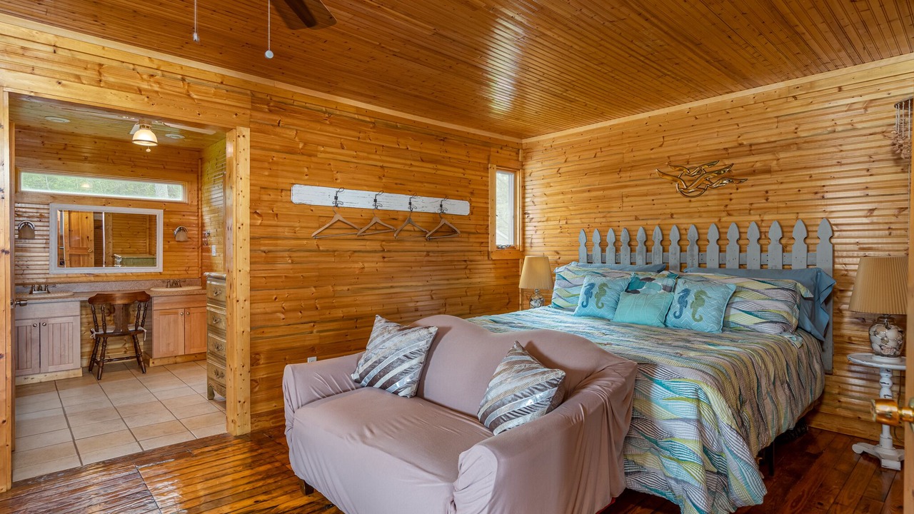 Photo of Bedroom in Deltaville