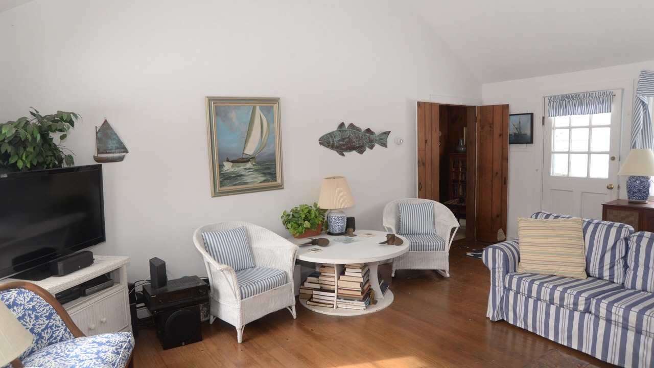Photo of Livingroom in Truro