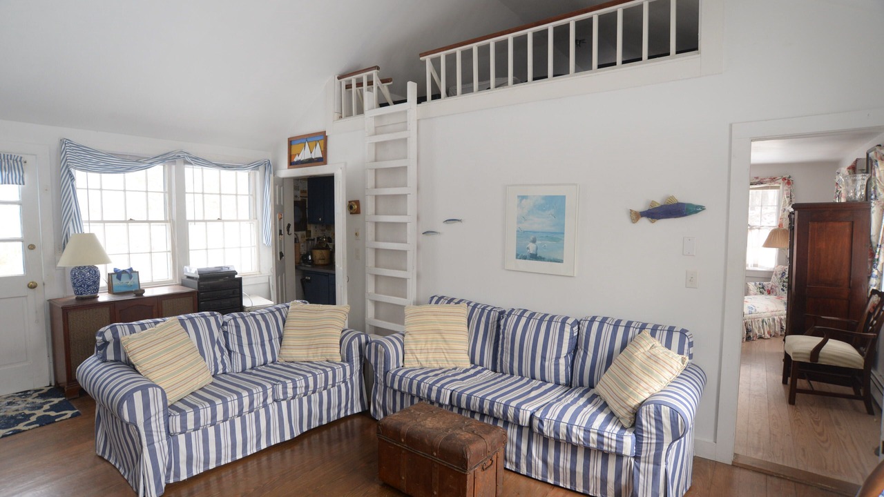 Photo of Livingroom in Truro