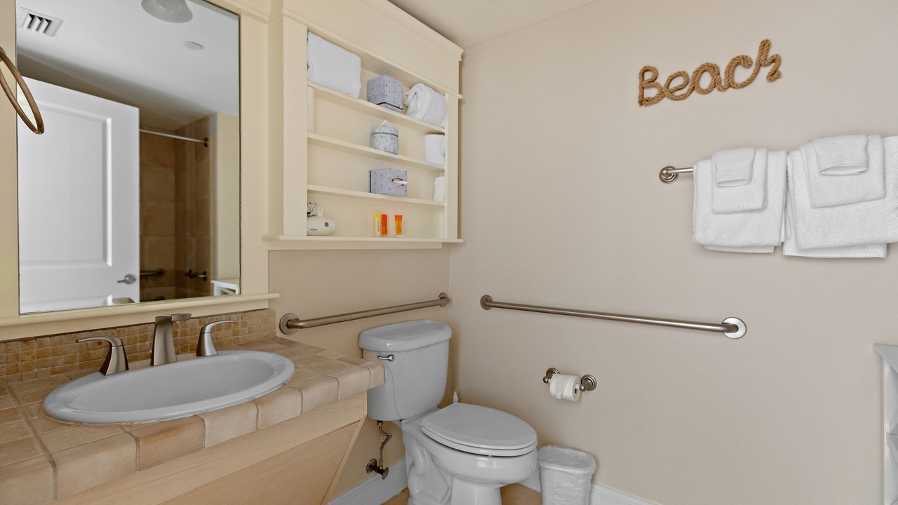 Photo of Bathroom in Baytowne Wharf