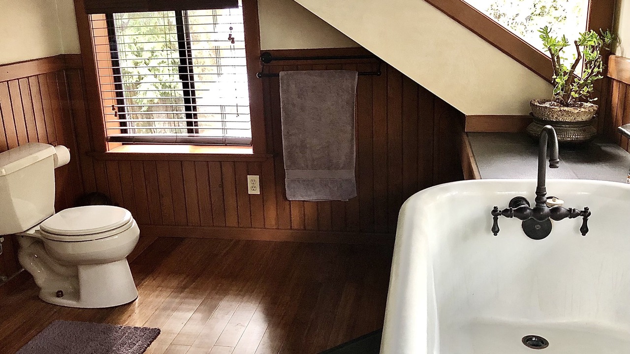 Photo of Bathroom in Concrete