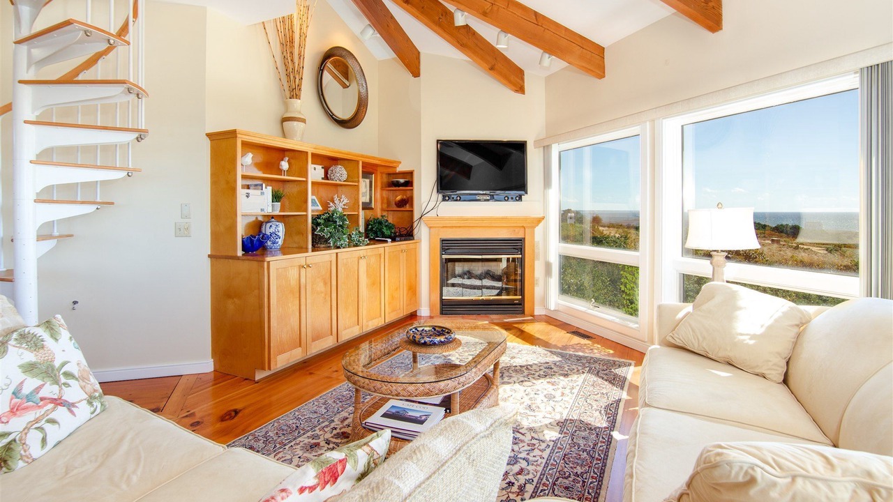 Photo of Livingroom in North Truro