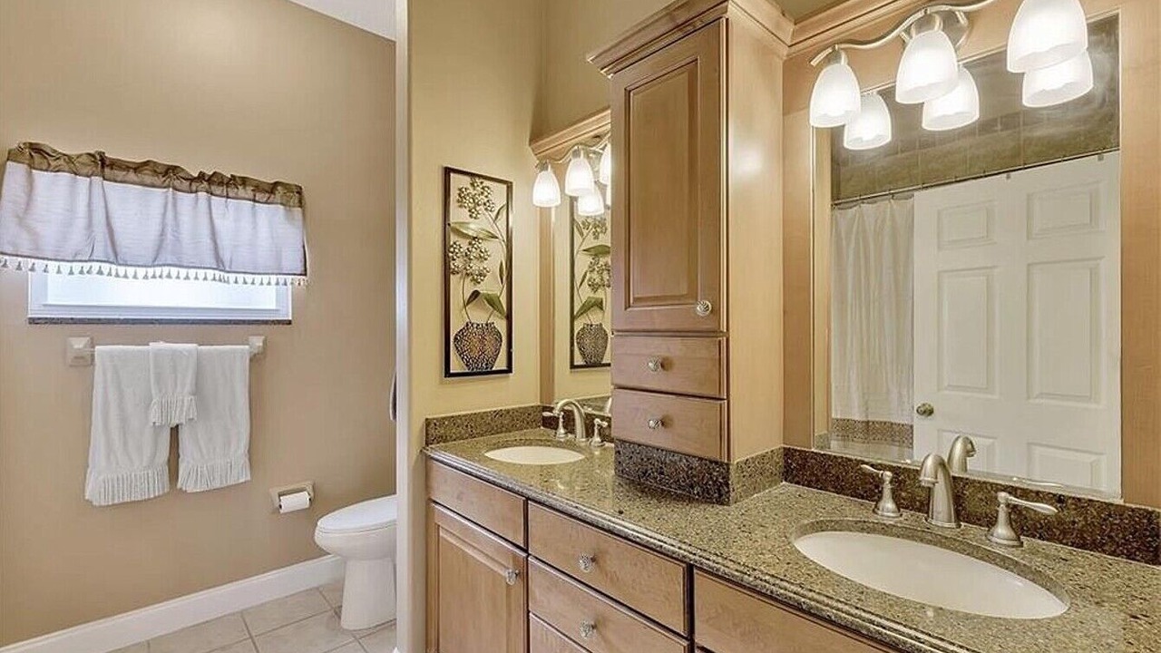 Photo of Bathroom in Biggar