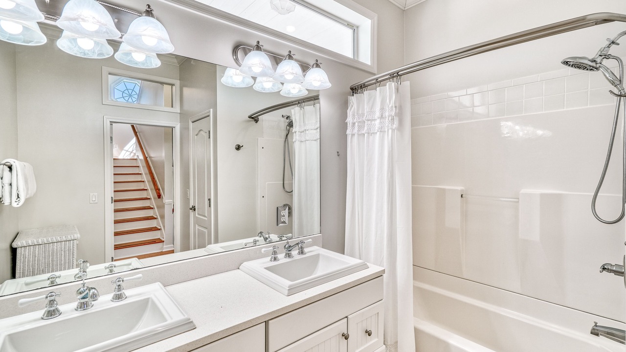 Photo of Bathroom in White's Gulfview