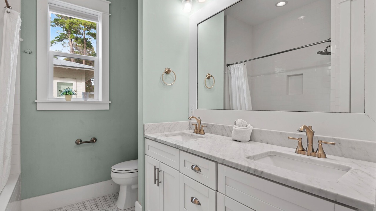 Photo of Bathroom in Greenway Park