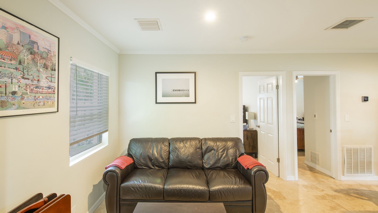 Photo of Livingroom in South Middle River