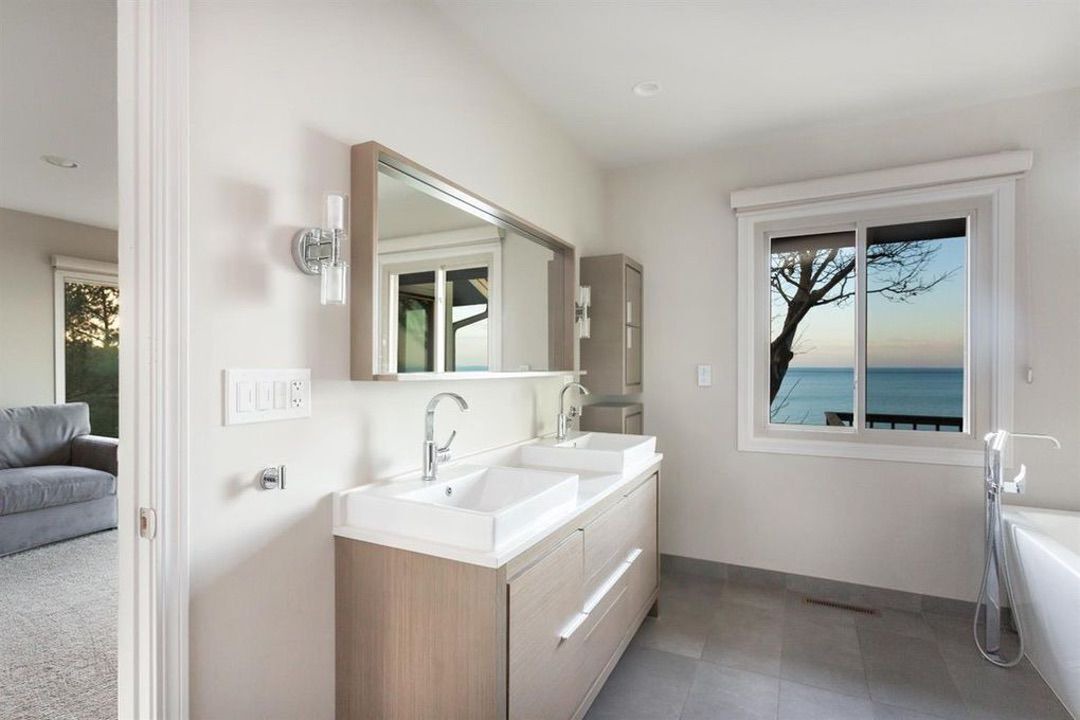 Photo of Bathroom in Beverly Shores