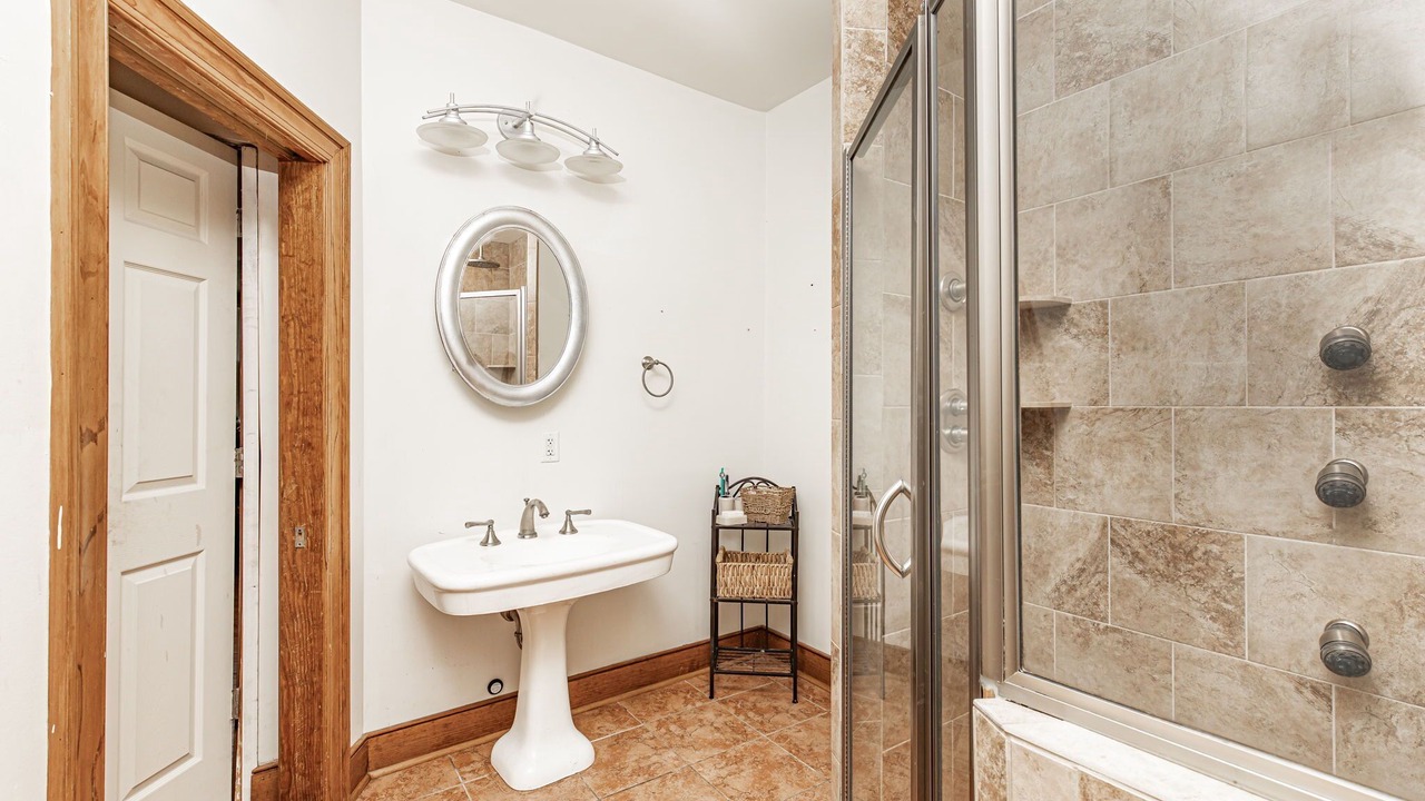 Photo of Bathroom in Mosby