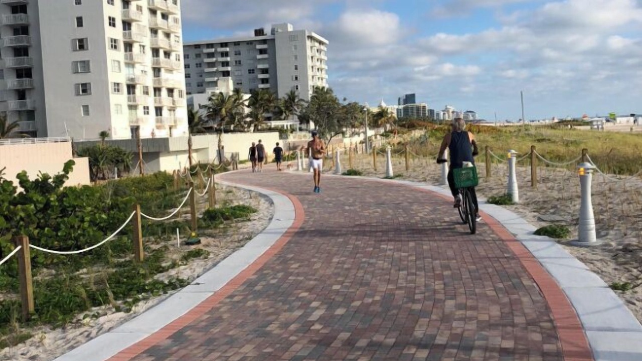 Photo of Others in South of Fifth