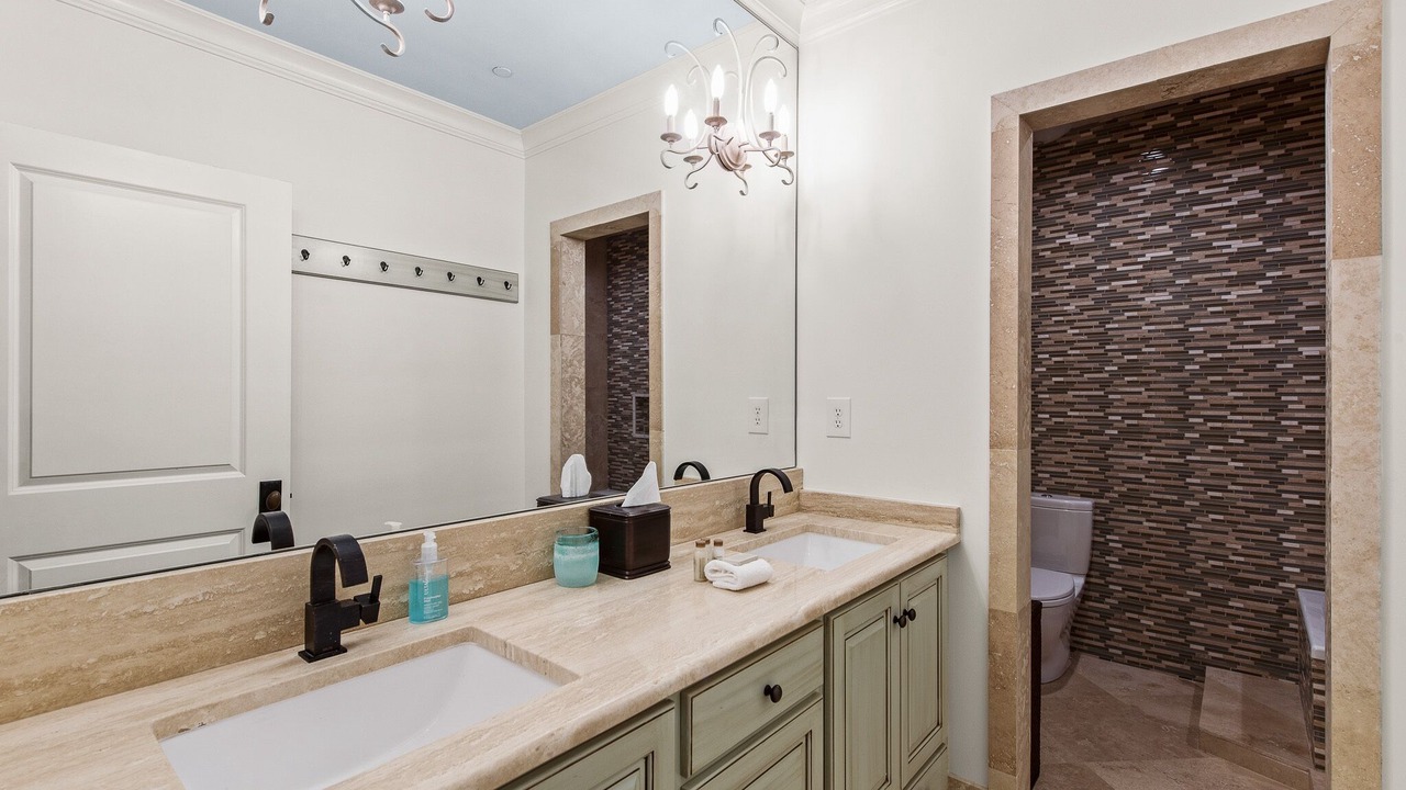 Photo of Bathroom in Beach District
