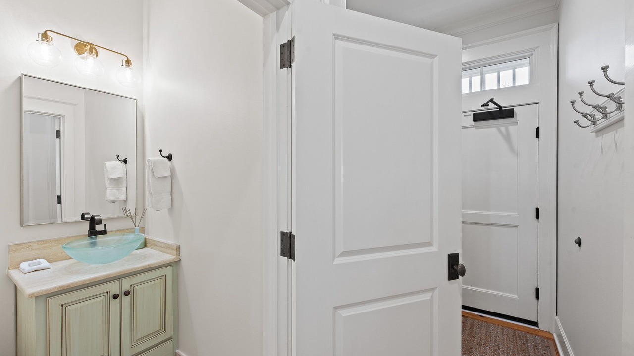 Photo of Bathroom in Beach District