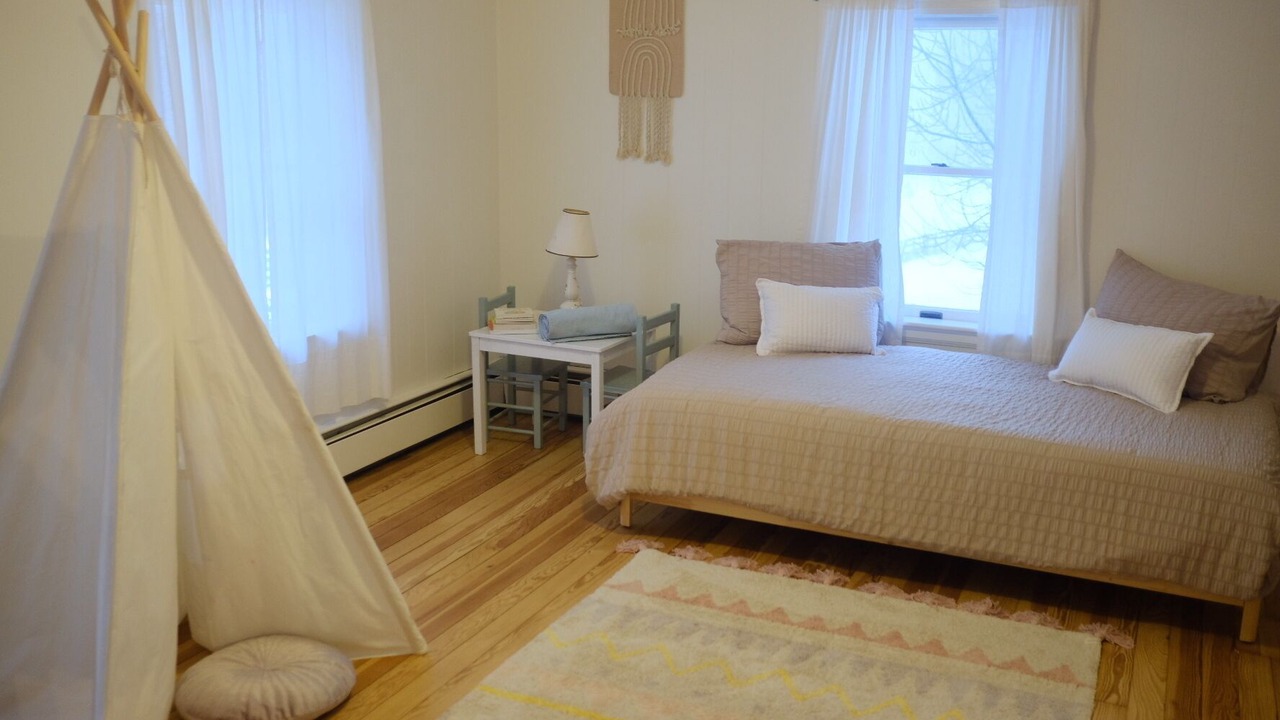 Photo of Bedroom in Bovina Center