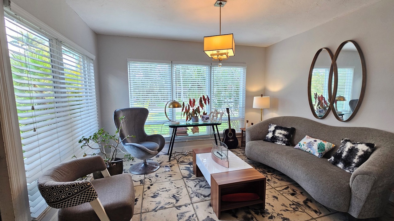 Photo of Livingroom in South Lake