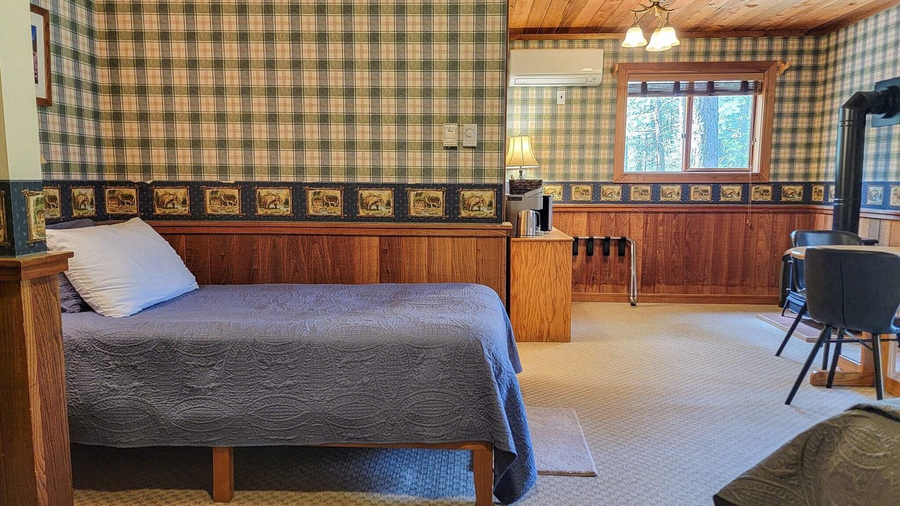 Photo of Bedroom in Mazama