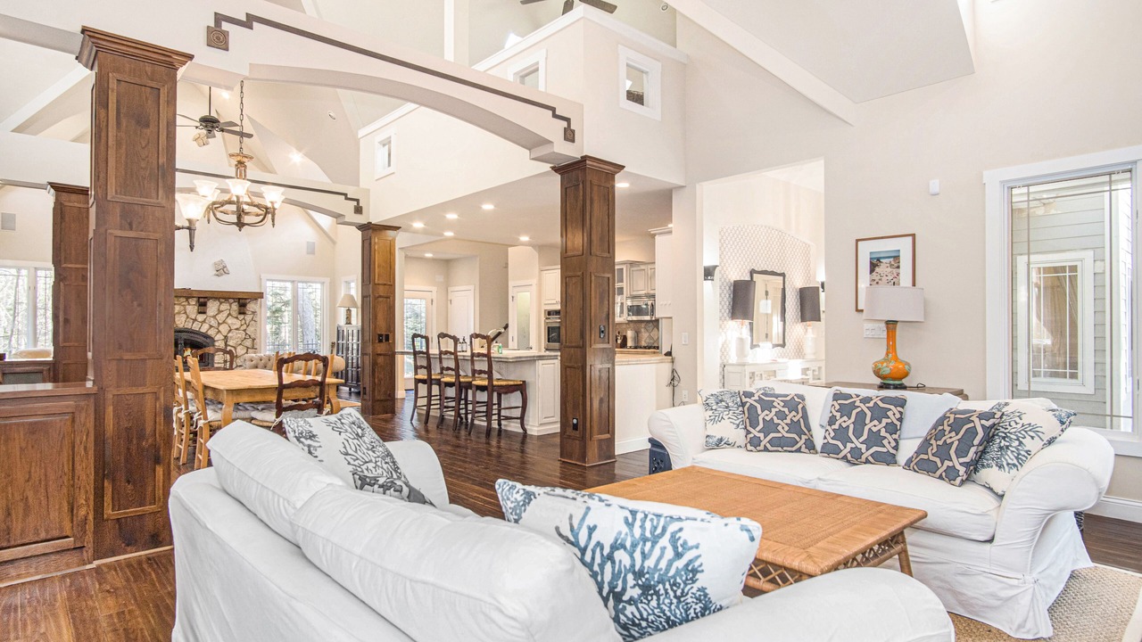 Photo of Livingroom in Grand Beach