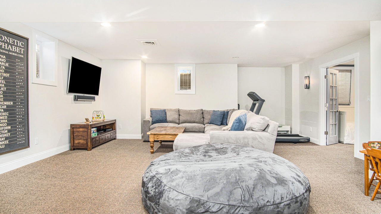 Photo of Livingroom in Grand Beach