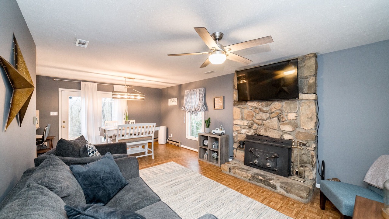 Photo of Livingroom in Madison Heights
