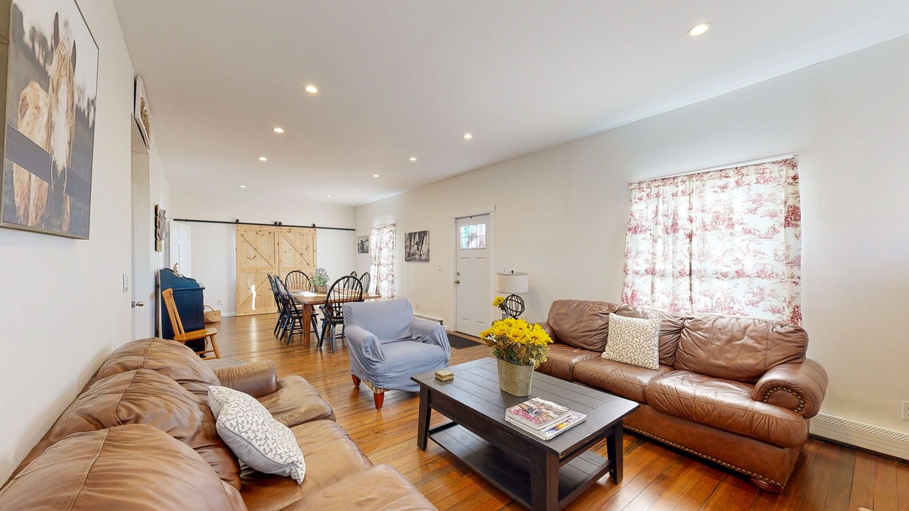 Photo of Livingroom in Baiting Hollow