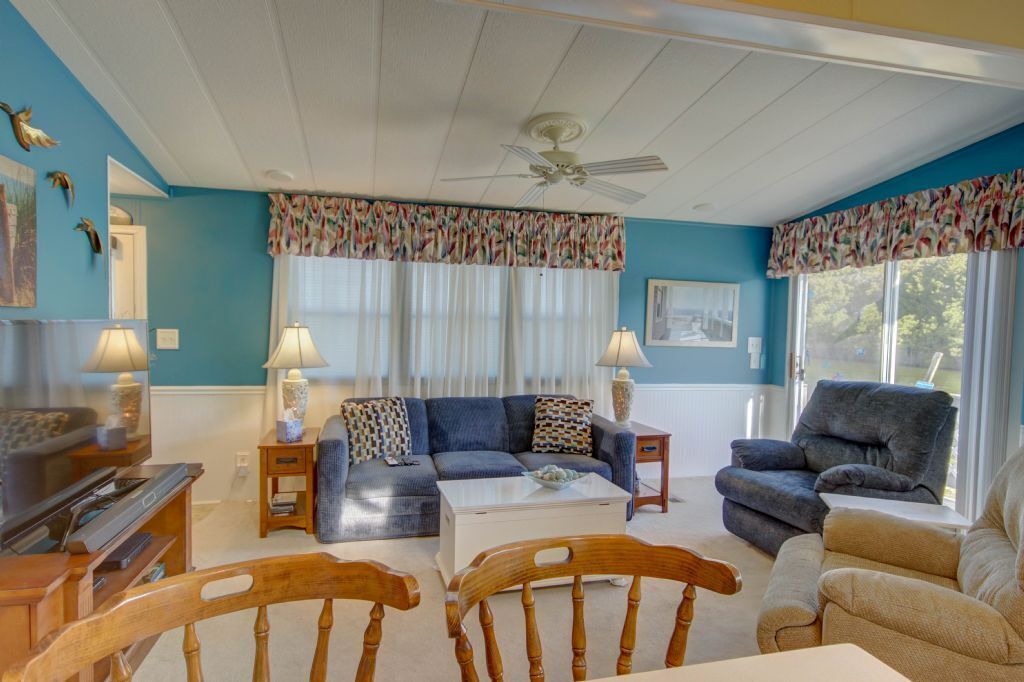 Photo of Livingroom in Assateague Pointe