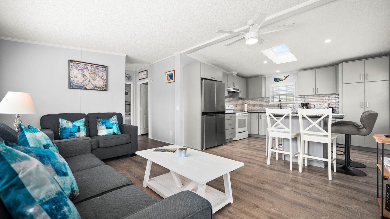 Photo of Livingroom in Assateague Pointe